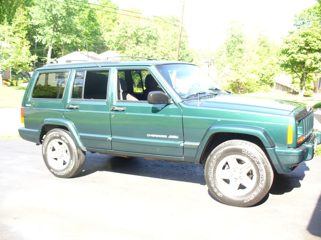 ai418.photobucket.com_albums_pp266_xjtrailrider_jeep_20fleet_wadesjeep3.jpg