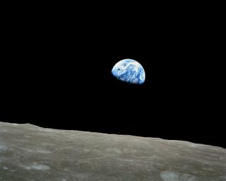 ai474.photobucket.com_albums_rr105_AZPicTaker_Apollo8EarthRise_zps8eafbcdf.jpg