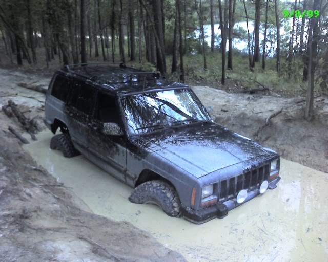 ai48.photobucket.com_albums_f206_mrjcrod_Ft_20Bragg_2009_08_09_FtBraggstuckinmud.jpg