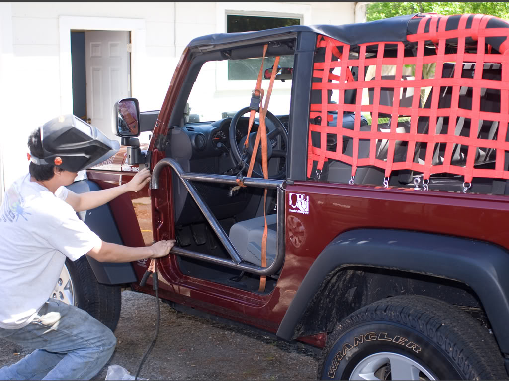 ai49.photobucket.com_albums_f260_preacherspulpit_Jeep_Projects_TubeDoors_TestFit2.jpg