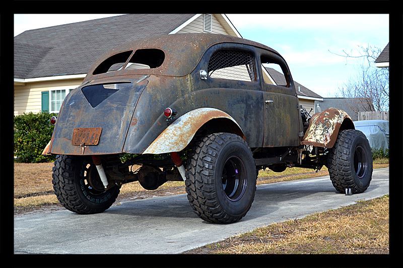ai5.photobucket.com_albums_y175_entrefal_37_20Ford_20Tudor_Closer_20Rear_zpsmfxnvmsr.jpg