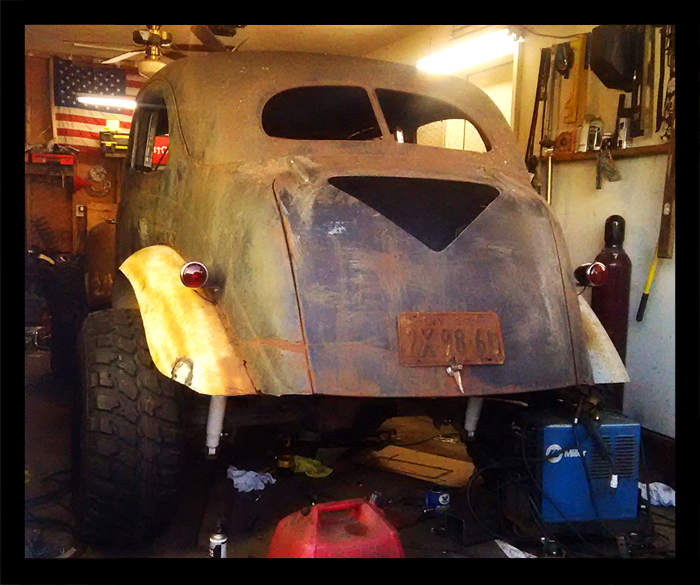 ai5.photobucket.com_albums_y175_entrefal_37_20Ford_20Tudor_Cooling_20Hole_zps6ze5dwnz.jpg