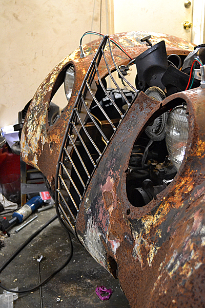 ai5.photobucket.com_albums_y175_entrefal_37_20Ford_20Tudor_Grille2_zpscj565drw.jpg
