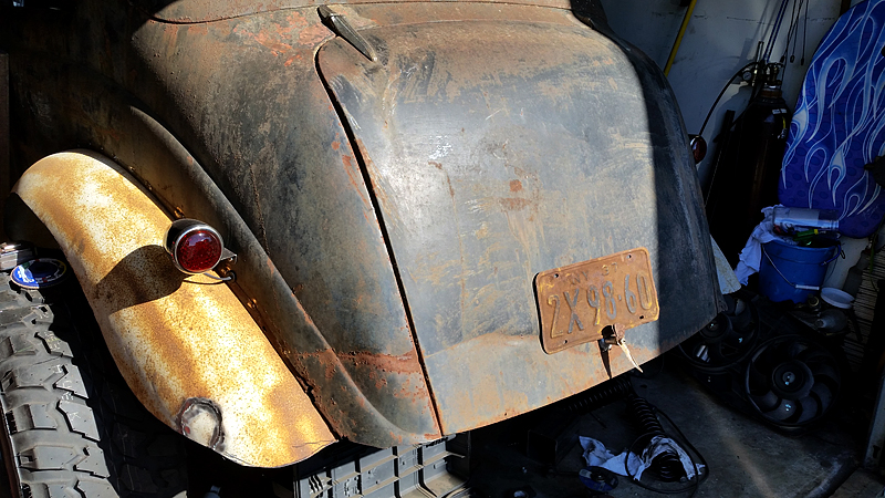 ai5.photobucket.com_albums_y175_entrefal_37_20Ford_20Tudor_Taillight_zps2sn0dscr.jpg