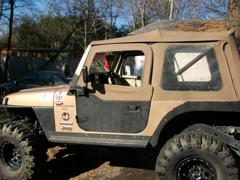 ai50.photobucket.com_albums_f347_TheZeppelin555_Jeep_NewdoorsandChristmas001.jpg