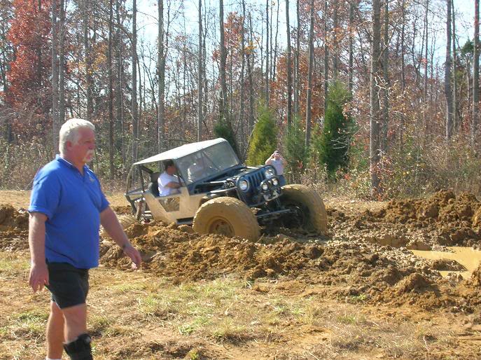 ai51.photobucket.com_albums_f362_valde32_Jeep019.jpg