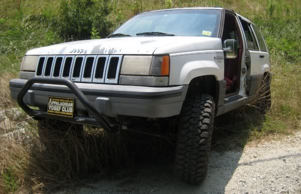 ai516.photobucket.com_albums_u323_BigClay_ZJ_Jeepnodoors.jpg