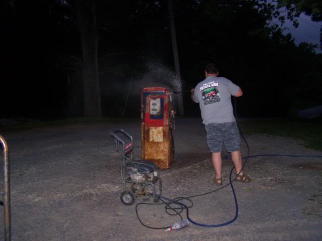 ai59.photobucket.com_albums_g305_1_tonmudder_Gas_20pump_006.jpg