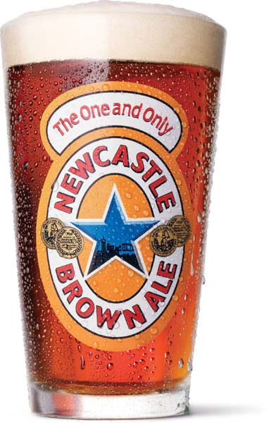 ai618.photobucket.com_albums_tt263_dasbulliwagen_422_newcastle_brown_ale_verre.jpg