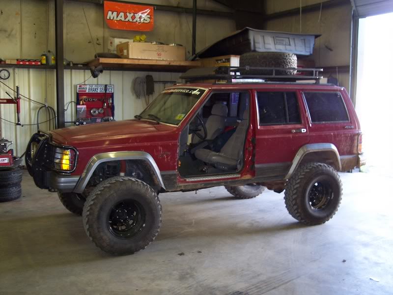 ai63.photobucket.com_albums_h158_slammedxblaze04_jeep_100_1642.jpg