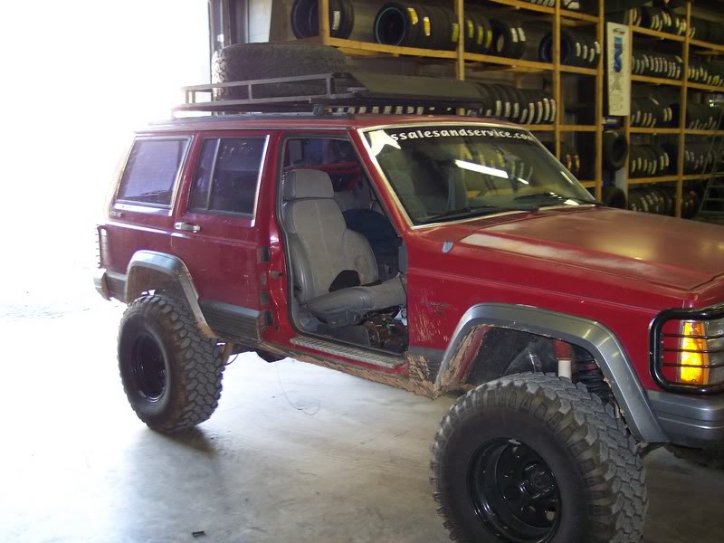 ai63.photobucket.com_albums_h158_slammedxblaze04_jeep_100_1643.jpg