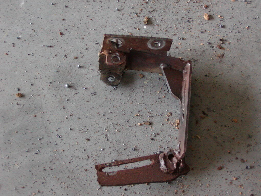 ai661.photobucket.com_albums_uu335_thjones3_oldbracket.jpg