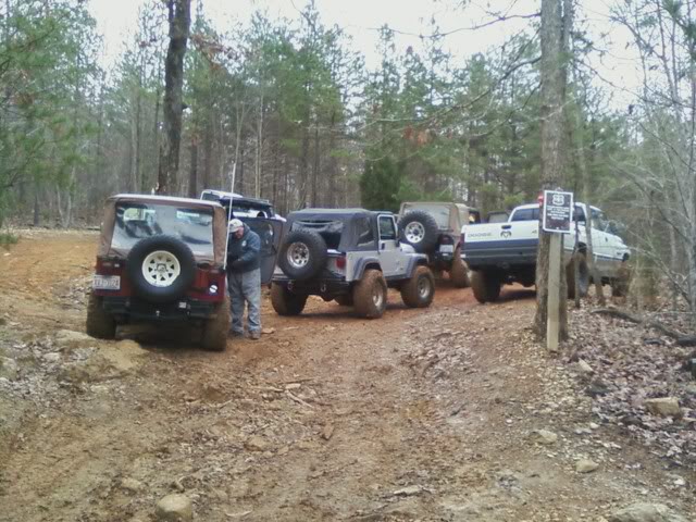 ai661.photobucket.com_albums_uu335_thjones3_Uwharrie_20workday_2012_18_10_group2.jpg