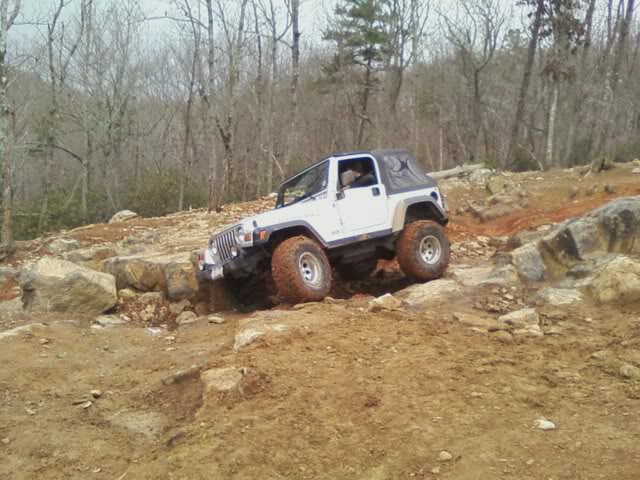 ai661.photobucket.com_albums_uu335_thjones3_Uwharrie_20workday_2012_18_10_rockgarden2.jpg