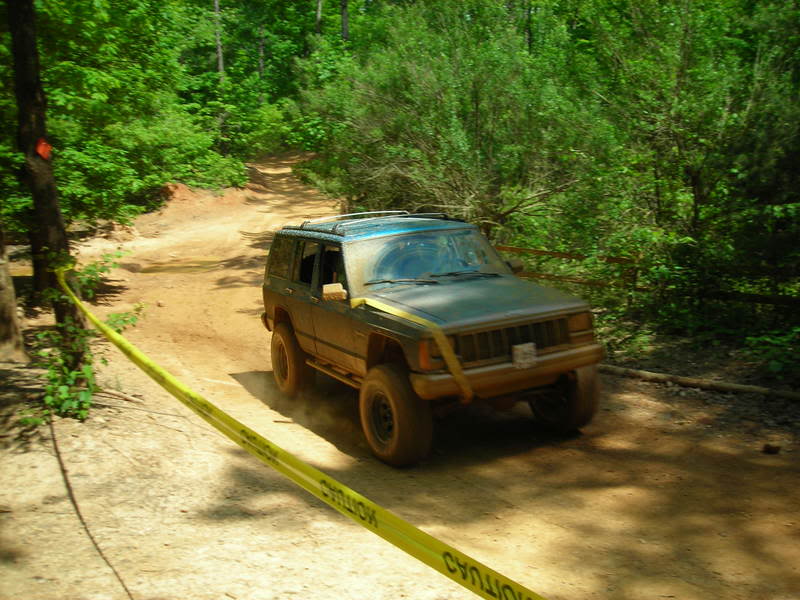 ai73.photobucket.com_albums_i233_badog3_jeep_URE_URE_204X4_20CROSS_DSCN3335.jpg