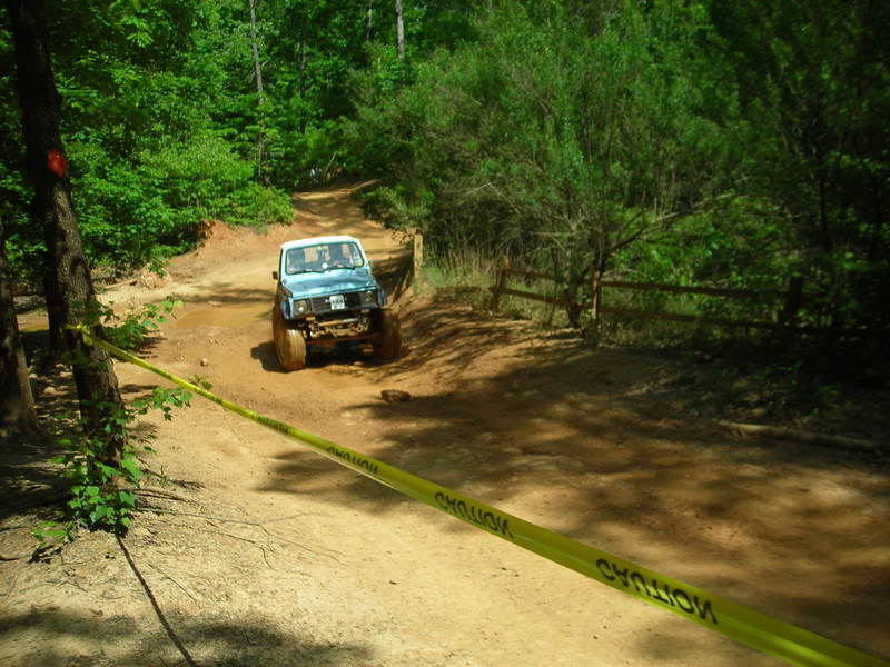 ai73.photobucket.com_albums_i233_badog3_jeep_URE_URE_204X4_20CROSS_DSCN3337.jpg