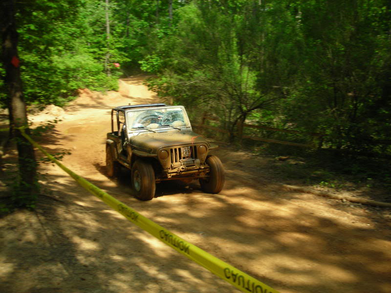 ai73.photobucket.com_albums_i233_badog3_jeep_URE_URE_204X4_20CROSS_DSCN3356.jpg