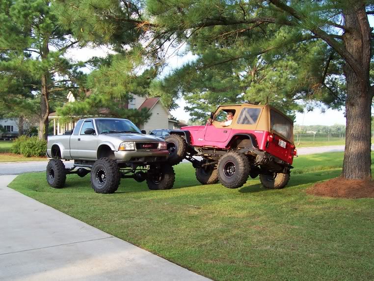 ai74.photobucket.com_albums_i266_gogogadgetbiker_JeeponTruck.jpg