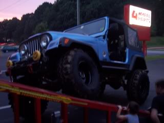 ai78.photobucket.com_albums_j81_highrollintj_4_20wheel_20parts_jeepstuff013.jpg