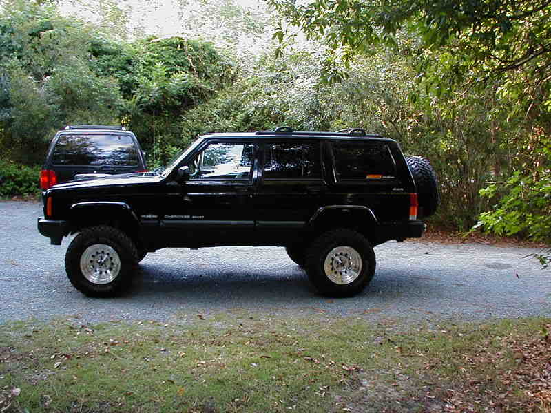 ai80.photobucket.com_albums_j194_XJ_Jeeper01_P8250030.jpg