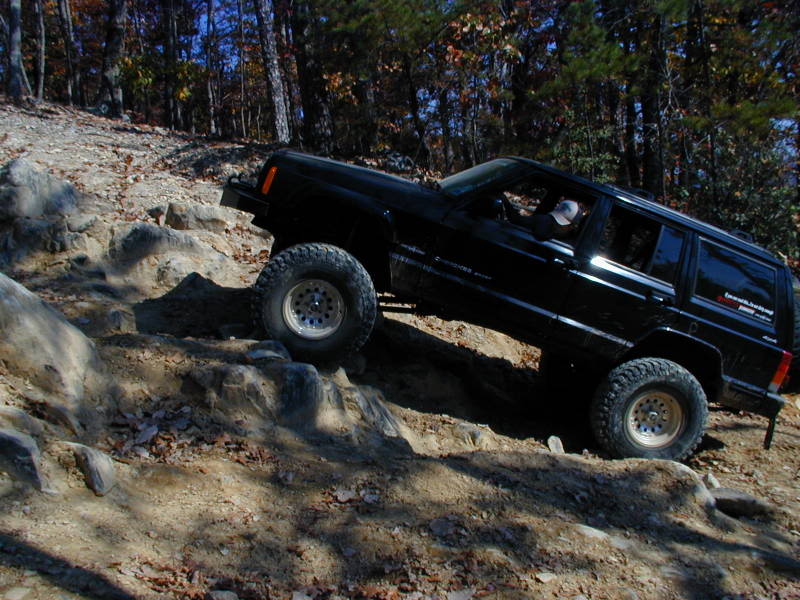 ai80.photobucket.com_albums_j194_XJ_Jeeper01_Uwharrie_2011_2006_20Fall_20Crawl_20Run_P1010321.jpg