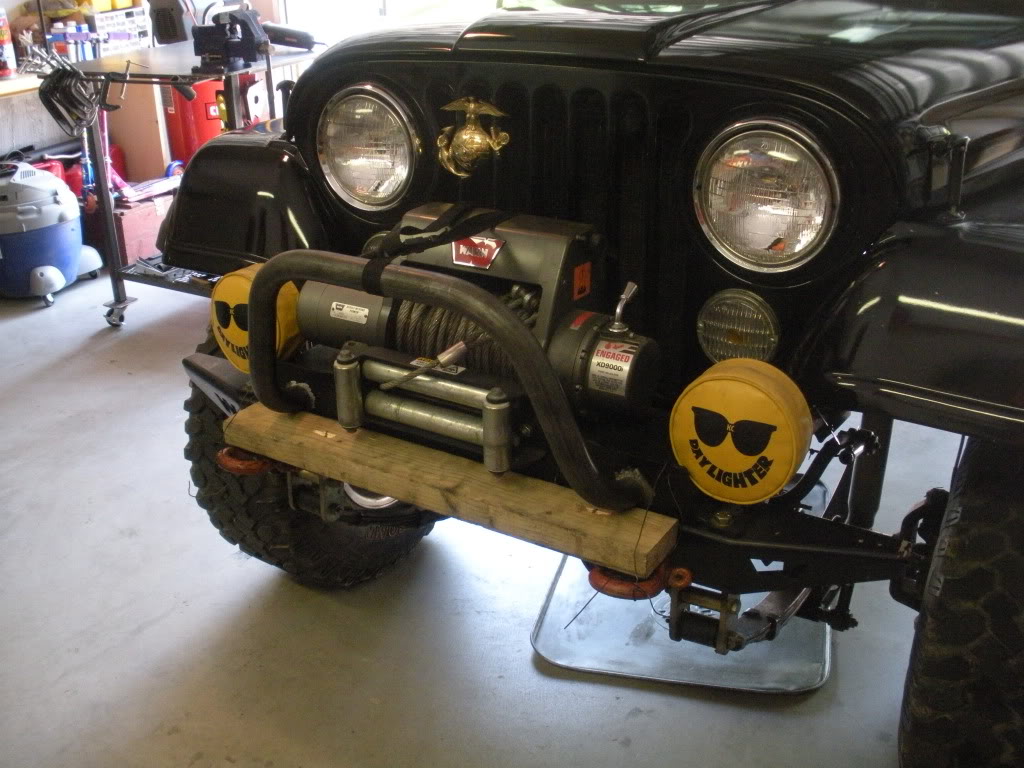 ai825.photobucket.com_albums_zz176_83cj8_jeep_20bumper_20hoop_c5e15f9e6431c090768c509808369d6a.jpg