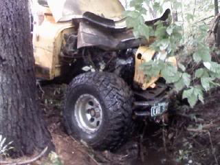 ai833.photobucket.com_albums_zz258_whitenoyez_Jeep3.jpg