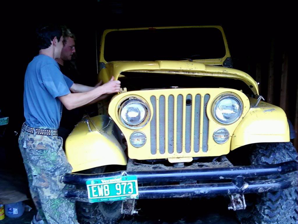 ai833.photobucket.com_albums_zz258_whitenoyez_Jeep4.jpg