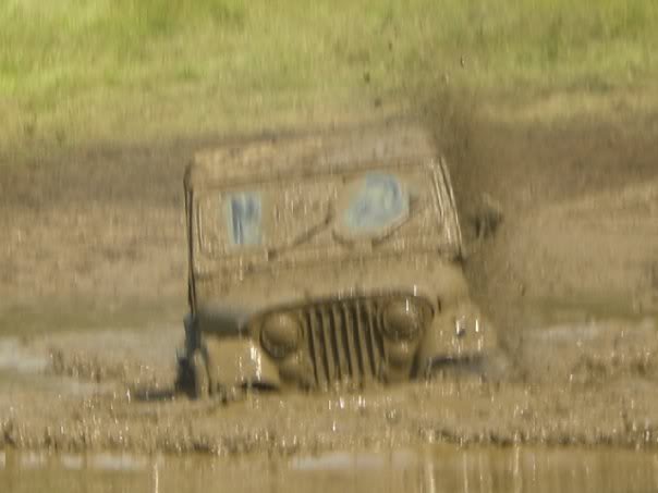 ai833.photobucket.com_albums_zz258_whitenoyez_The_20Jeep_1.jpg