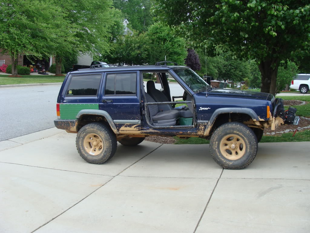 ai841.photobucket.com_albums_zz335_gboroxj_jeep_DSC00558.jpg