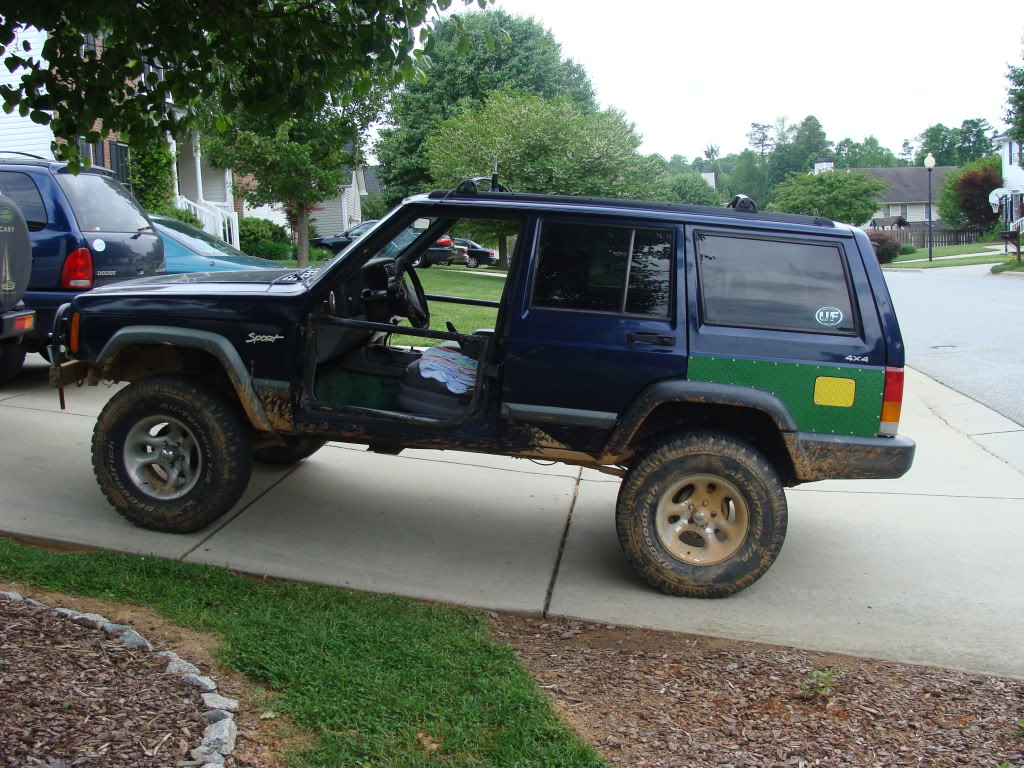 ai841.photobucket.com_albums_zz335_gboroxj_jeep_DSC00560.jpg