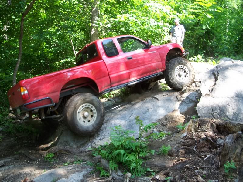 ai85.photobucket.com_albums_k51_hadfield4wd_Crozet_20June_2007_Gary2_gettinit.jpg