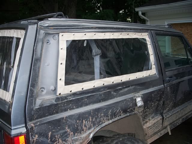 ai85.photobucket.com_albums_k51_hadfield4wd_My_20Jeep_sidecurtains1.jpg