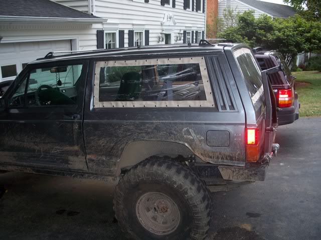 ai85.photobucket.com_albums_k51_hadfield4wd_My_20Jeep_sidecurtains2.jpg