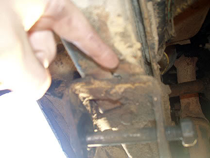 ai86.photobucket.com_albums_k105_visualinhalant_FSJ_20break_20and_20build_crackedframe4_1.jpg