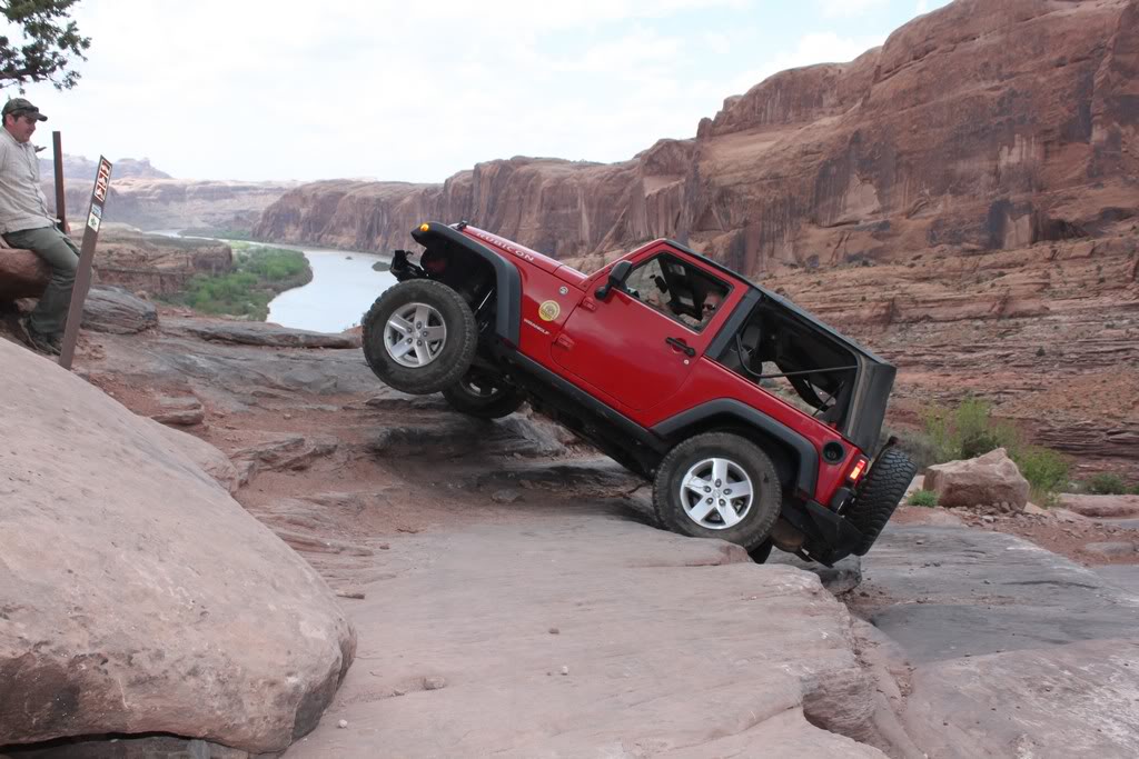 ai873.photobucket.com_albums_ab299_wanderlustqueen_Moab_202010_Moab_20Rim_MoabRim006.jpg