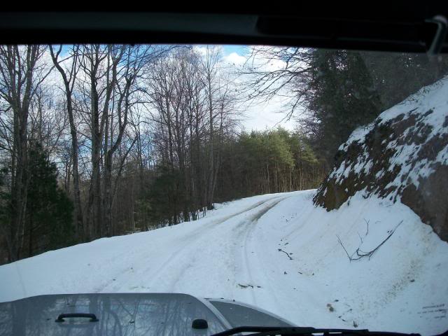 ai886.photobucket.com_albums_ac67_joeajones_Snow_20Wheelin_20Dec_2009_102_0140.jpg