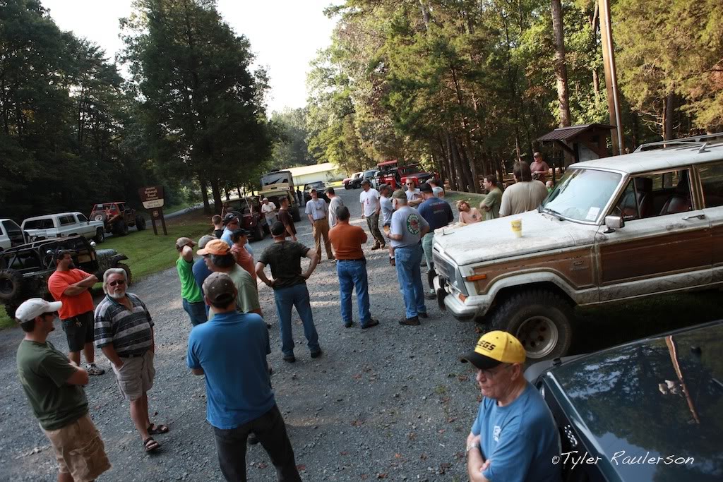 ai90.photobucket.com_albums_k266_phatmax95_Full_20Size_20Jeep_da1ad6a418eee0490bcb38b6835cf970.jpg