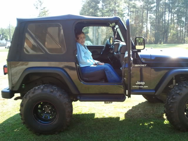 ai900.photobucket.com_albums_ac210_vjw0307_Jeep_2011_10_22101736.jpg