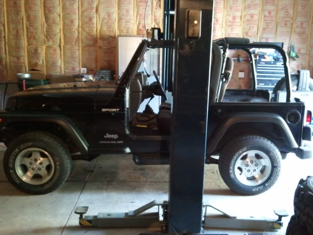 ai900.photobucket.com_albums_ac210_vjw0307_Jeep_Jeep_20Lift_20and_20New_20Tires_2011_10_08101729.jpg