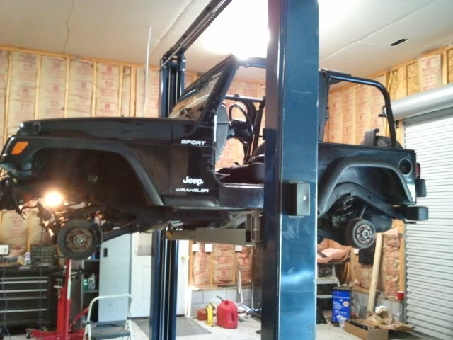 ai900.photobucket.com_albums_ac210_vjw0307_Jeep_Jeep_20Lift_20and_20New_20Tires_2011_10_08113408.jpg