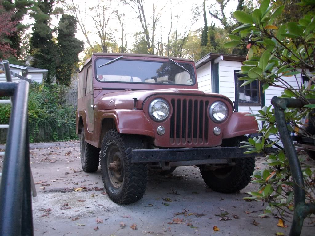 ai927.photobucket.com_albums_ad112_ahstechnologyteacher_jeep20front.jpg