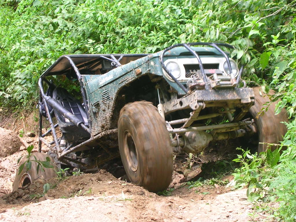 ai93.photobucket.com_albums_l48_1979cj5_Harlan_20Aug_2006_tellico126.jpg