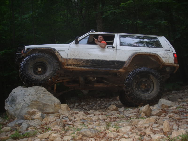ai93.photobucket.com_albums_l64_Maysville1990_Jeep_20stuff_DSC00613.jpg