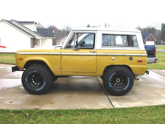 ai96.photobucket.com_albums_l166_Bucketobolts_Bronco_Newtires.jpg