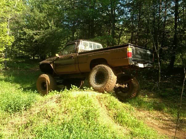 ai96.photobucket.com_albums_l194_volvhoe_1985_20Toyota_204x4_5e08fc866ae4aadb4de4f0bd32e4b165f.jpg