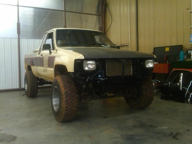 ai96.photobucket.com_albums_l194_volvhoe_1987_20Toyota_204x4_IMG00420_20120214_1639.jpg