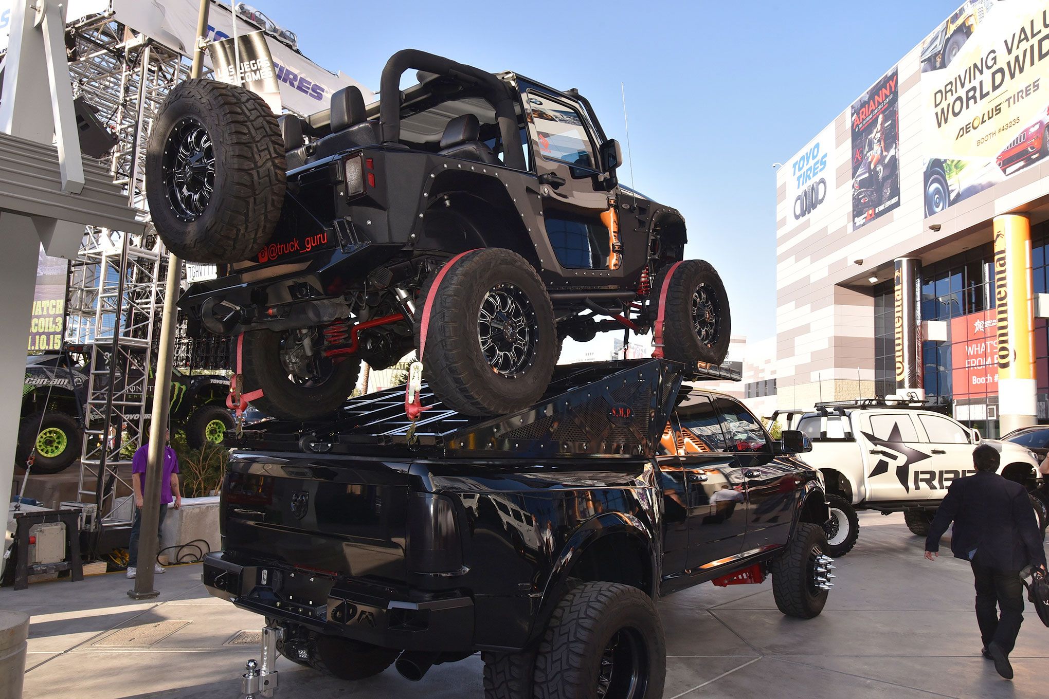 aimage.fourwheeler.com_f_158201963_q80_re0_cr1_249_jeeps_of_sema_2015.jpg