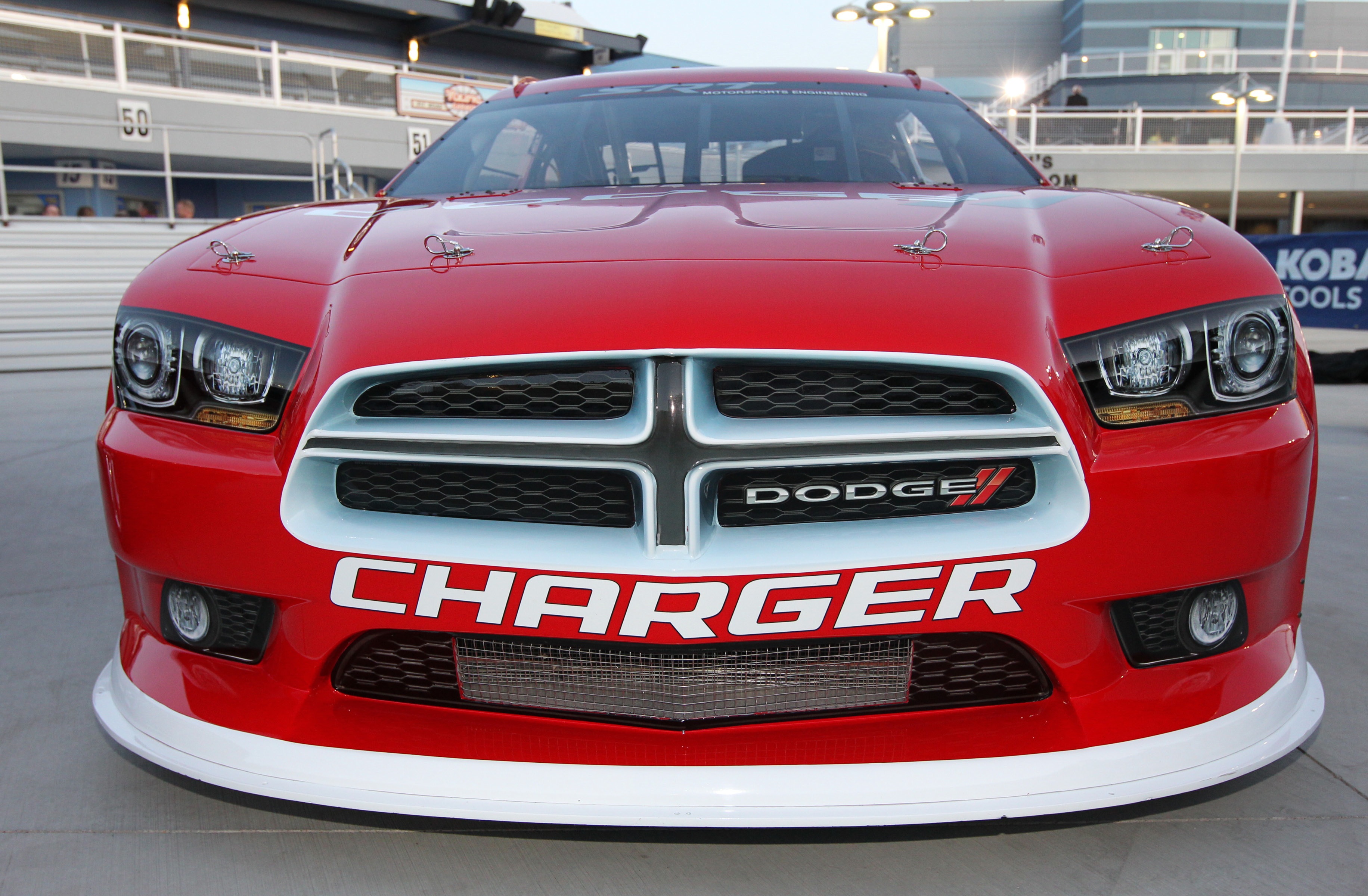 aimages.thefirehouse.biz_general_2013_20Sprint_20Cup_20Charger.jpg