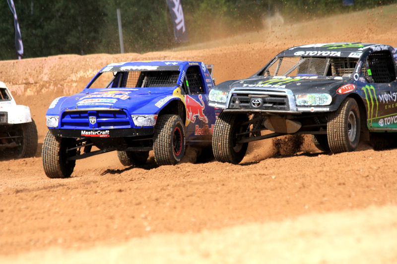 aimg.nc4x4.net_wp_2012_04_Greaves_vs._Johnson.jpg